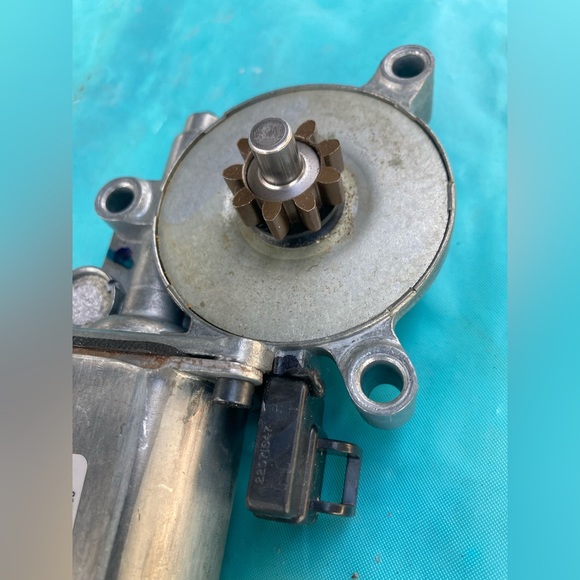 1992-2000 Cadillac ELDORADO right passenger window motor OEM dealer GM - Picture 2 of 8